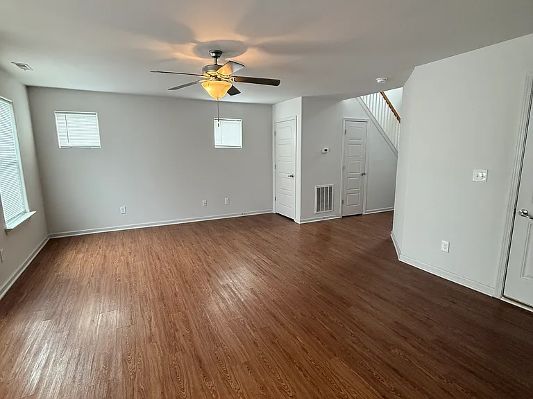252 Old Woolen Mill Ln — Photo 3