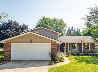 508 Stratford Ct, McHenry, IL 60050