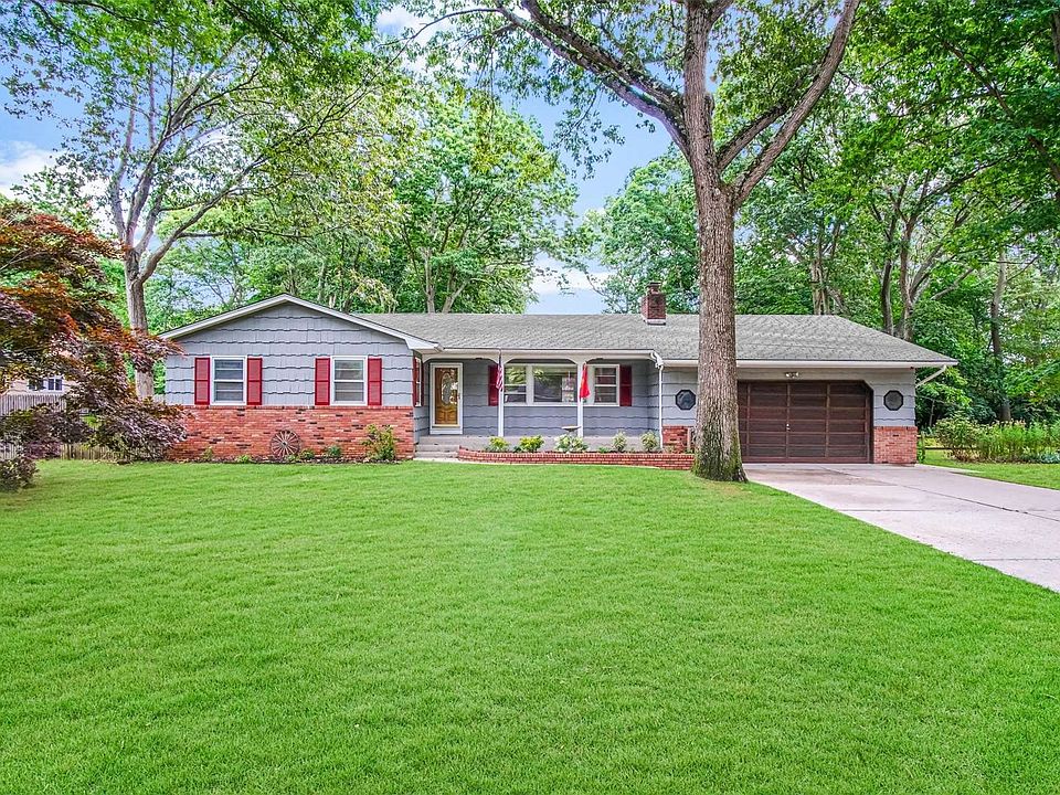 31 Summit Drive, Smithtown, NY 11787 Zillow