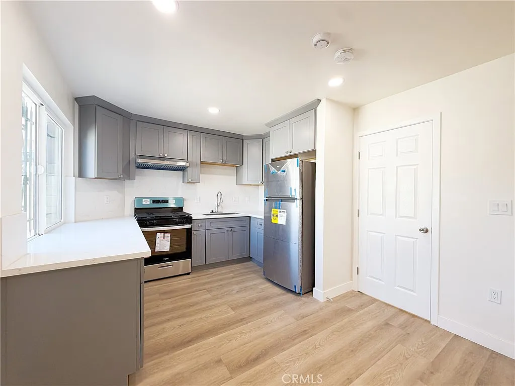 2 bed, 695 sqft, $2,700 — Photo 3