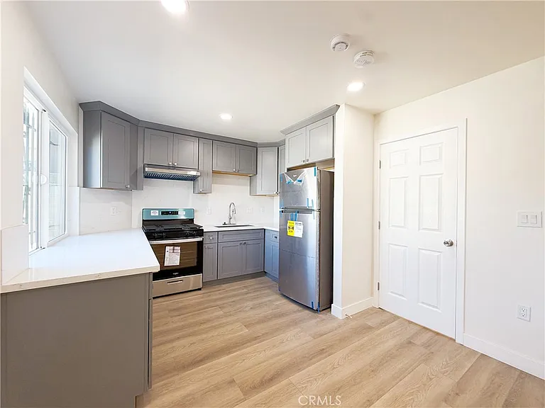320 E Marshall St #B — Photo 3