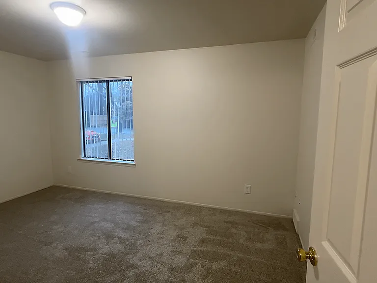 Eastwood Village Apartments — Photo 68