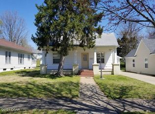 307 1st St, Monett, MO 65708