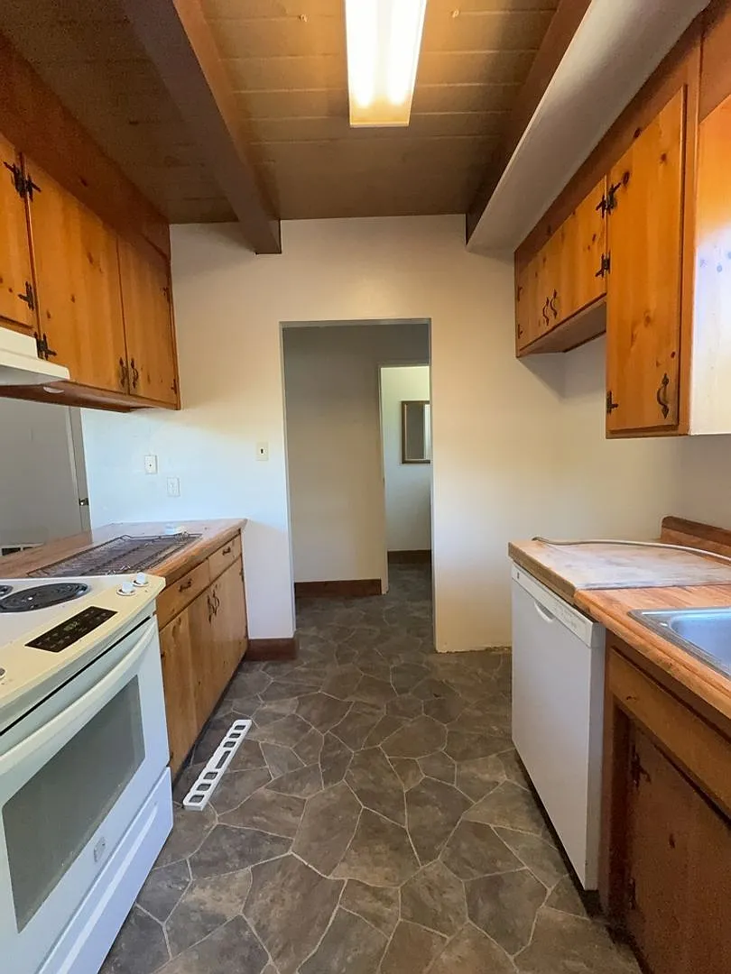 3001 Lakeshore Blvd — Photo 4