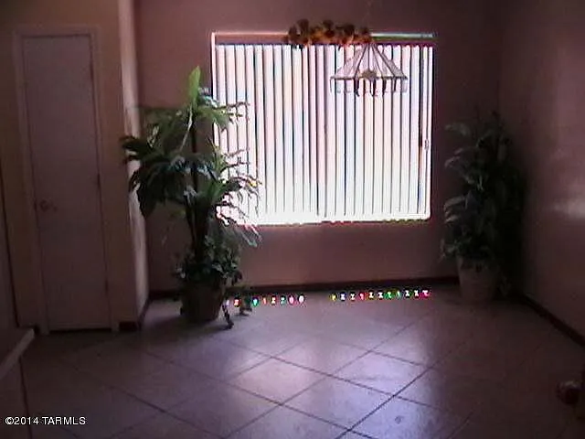 4654 S Valley Rd — Photo 2