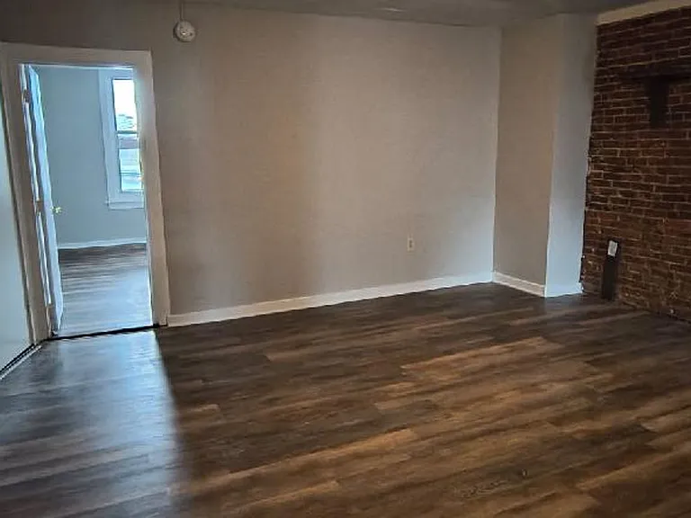 228 W 3rd St #1 — Photo 15