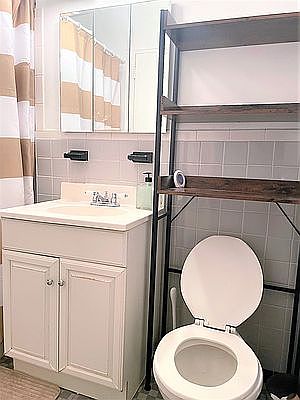 5th image of 141 E 55th St APT 12F