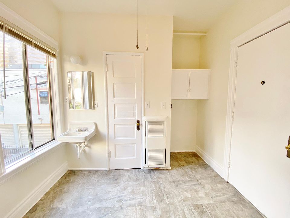 1st image of 424 E 1st St APT 3