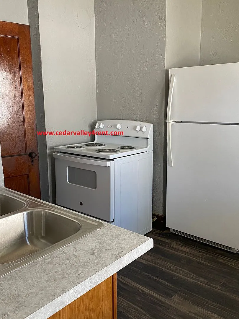 1 bedroom 1 bath duplex at 311 Dearborn — Photo 4
