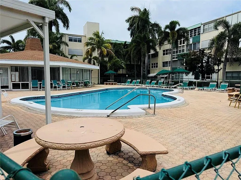 1333 E Hallandale Beach Blvd #101 — Photo 30