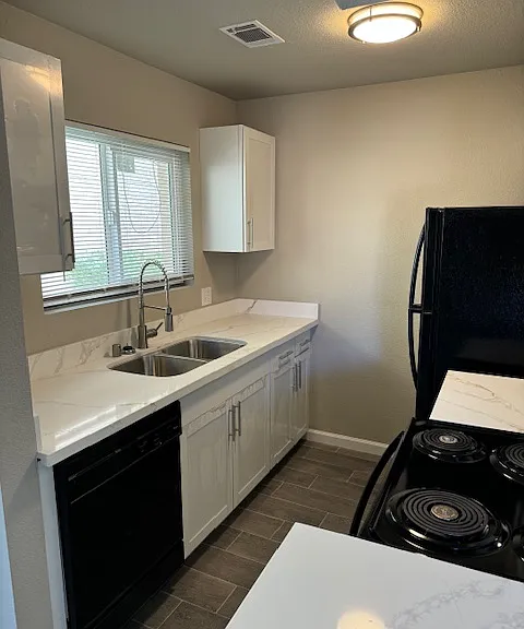 926 W Cameron St #926 — Photo 2