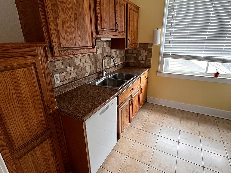 1333 Beaconsfield Ave #1333 — Photo 7