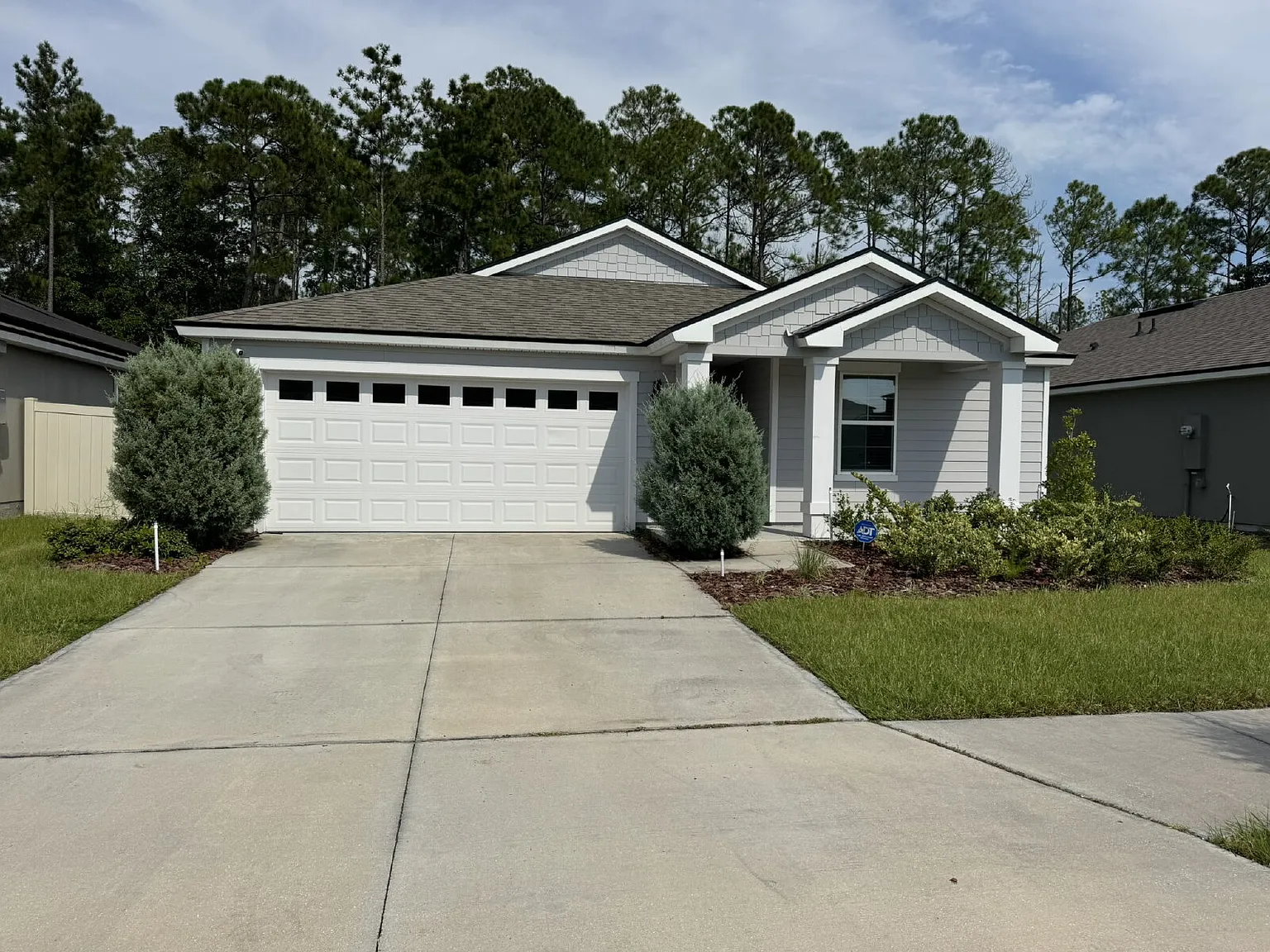 4 bed, 2.0 bath, 2400 sqft, $2,500 — Photo 1