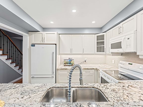 4th image of 71 Ochalski Rd