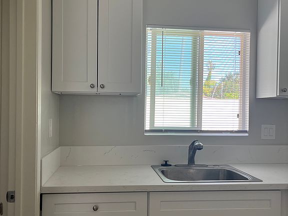 5th image of 550 N Mentor Ave