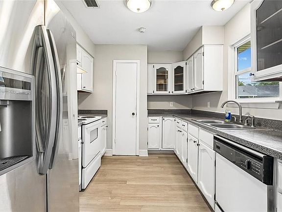 5th image of 113 Celeste Cir