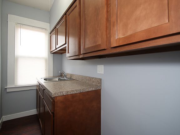 5th image of 76 Warren Pl #2