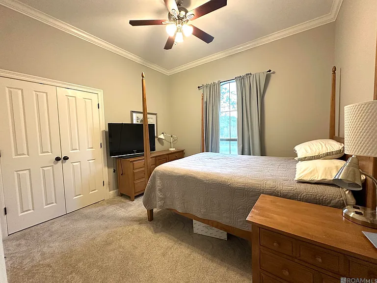 10868 Springtree Ave — Photo 11
