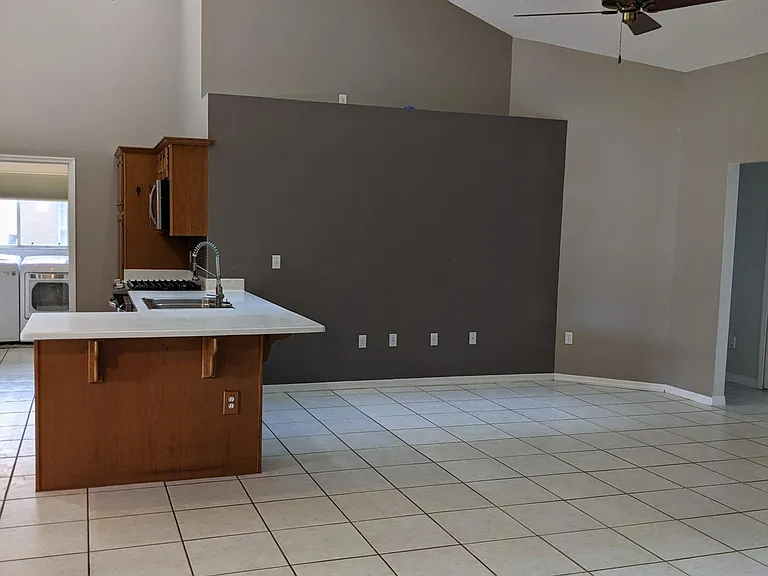 2104 Lionel Dr — Photo 27