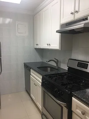 Rented by Anita Loewy, Inc | media 28