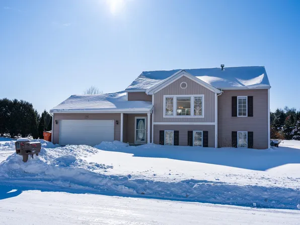 7540 Red Cedar Dr NE, Cedar Springs, MI 49319