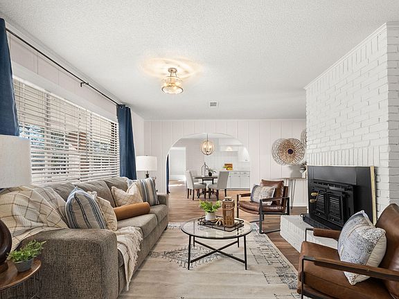 3rd image of 137 Robinson Kitts Rd