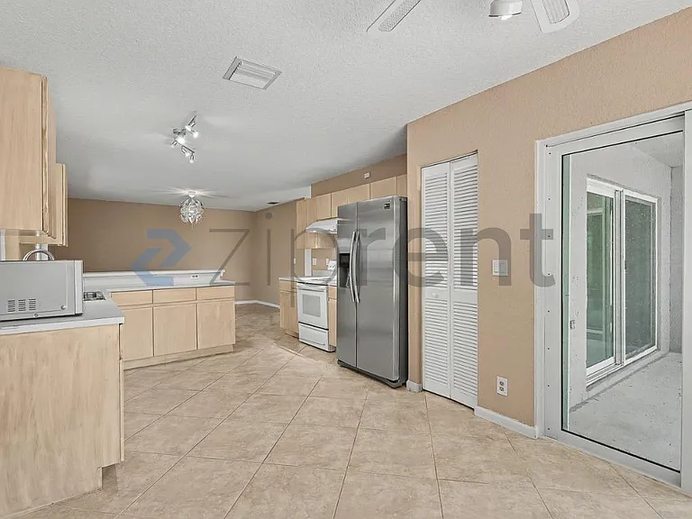10271 NW 10th Ct — Photo 10