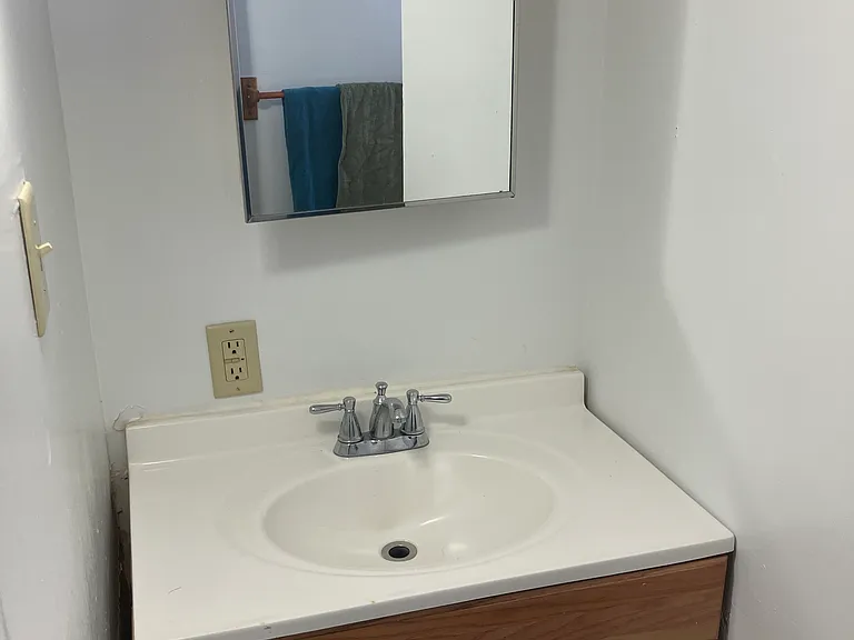 1112 E 10th St #2 — Photo 5