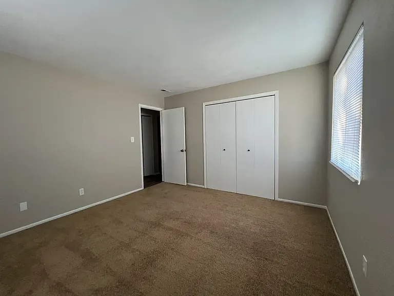 504-524 S Sweetbriar Dr — Photo 7