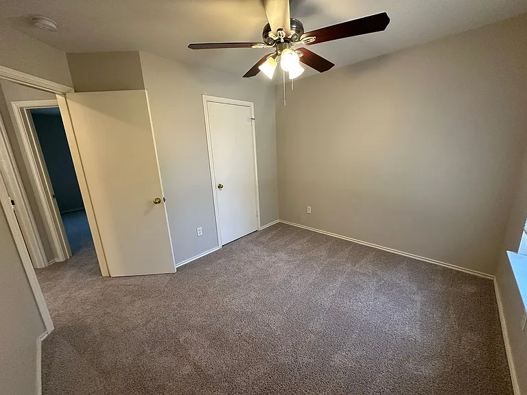1917 White Oak Cir — Photo 23
