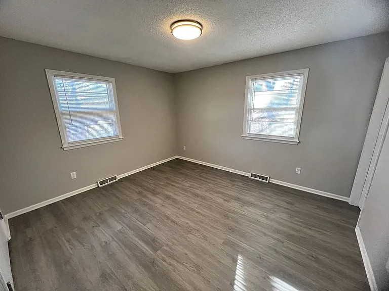 843 W Kansas St — Photo 14