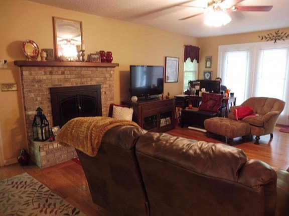 4th image of 3208 Nola Ln