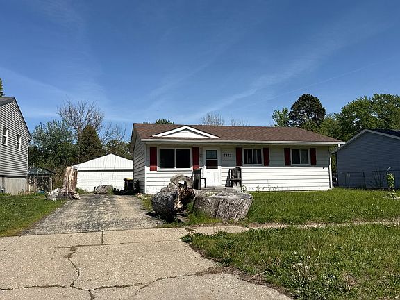 3rd image of 7823 Venus St