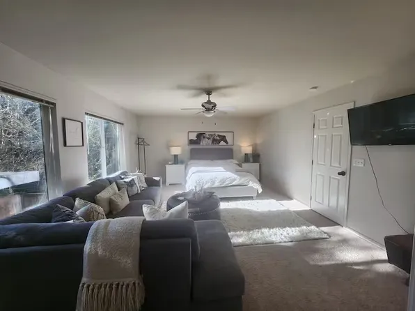 25013 SE 18th St #5, Sammamish, WA 98075