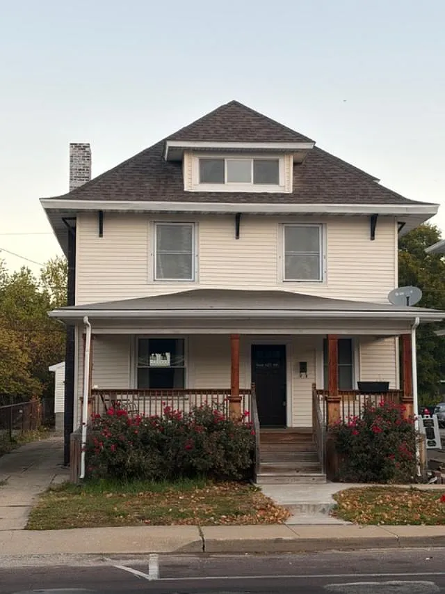 1637 W Main St photo 1