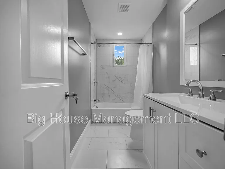 4806 Liberty Heights Ave #3 — Photo 16