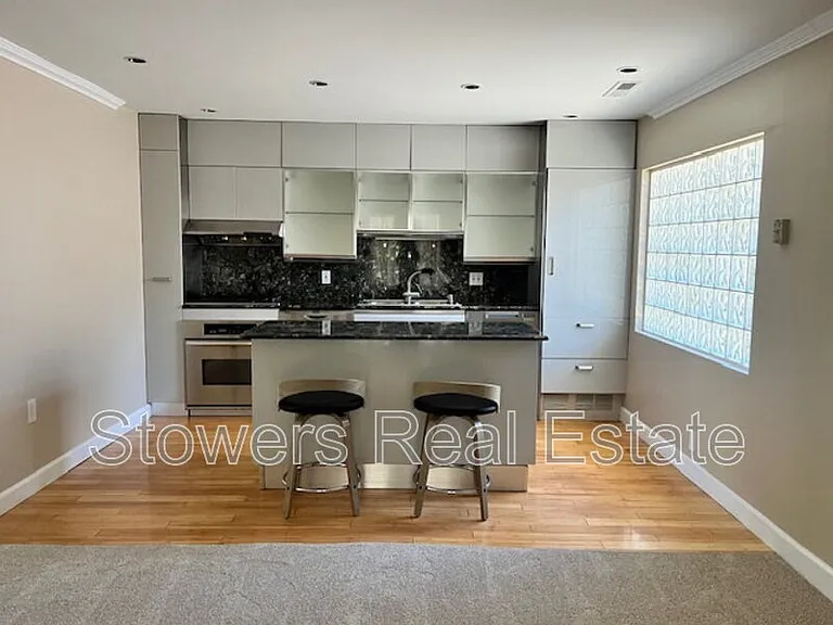 221 Green St — Photo 3