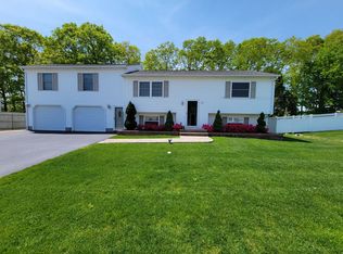 27 Medieval Way, West Warwick, RI 02893