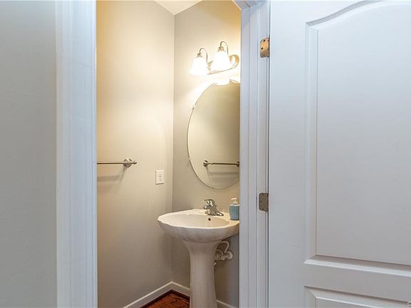 5th image of 7411 Washington Arch Dr