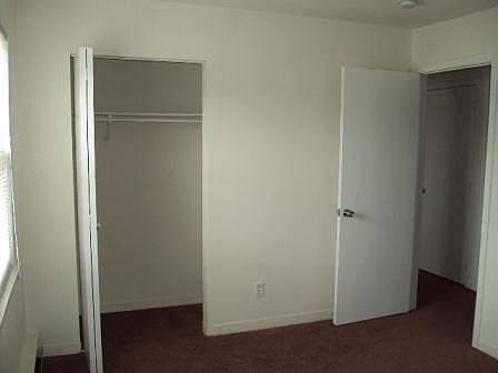 4th image of 1471 E Market St