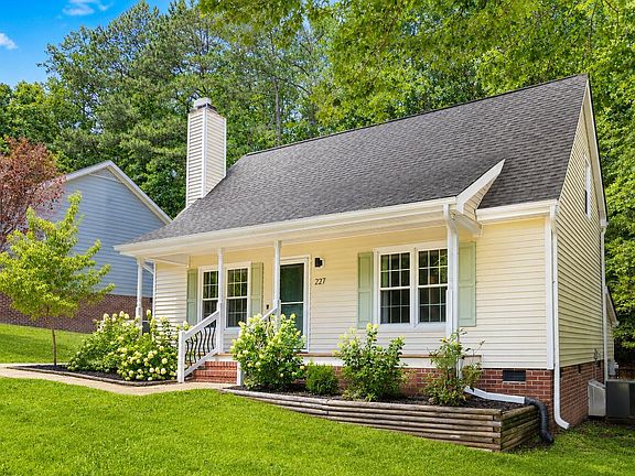 2nd image of 227 Evesham Ct