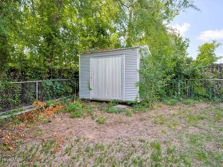 152 Holiday Dr — Photo 43