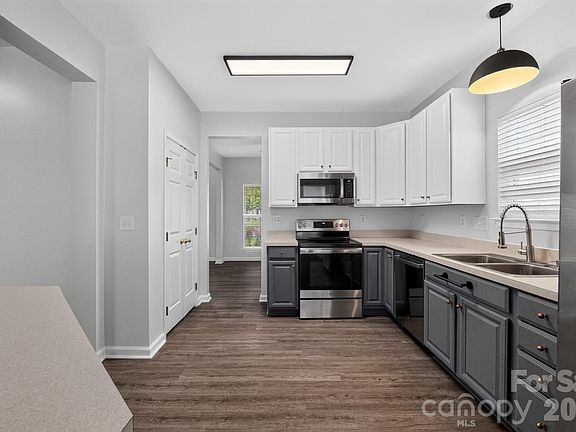 5th image of 141 Crestwood Dr