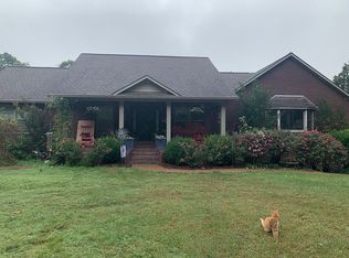 218 Lake Dr, Camden, TN 38320