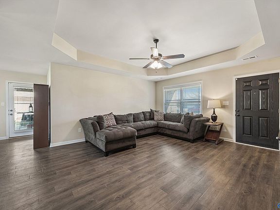 4th image of 140 Chestnut Cv