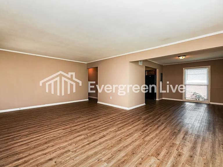 4434 Reading Rd — Photo 4
