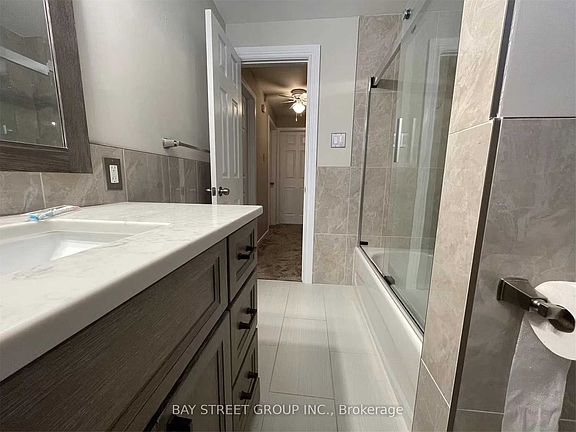 3rd image of 632 Ardleigh Cres