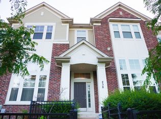 438 Grosvenor Ln, Aurora, IL 60504
