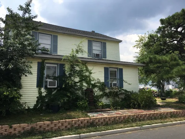 918 7th St, Union Beach, NJ 07735