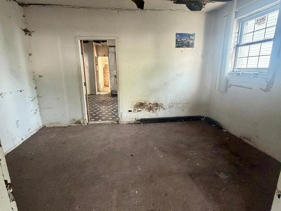 2nd image of 1000 Crescent Street
